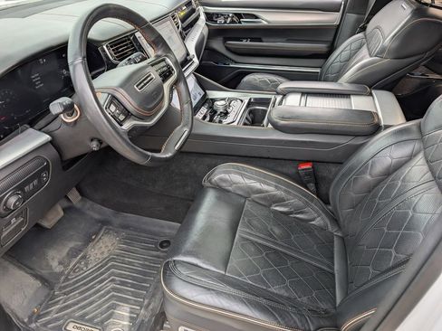 Used 2023 Jeep Grand Wagoneer L Series III image 11