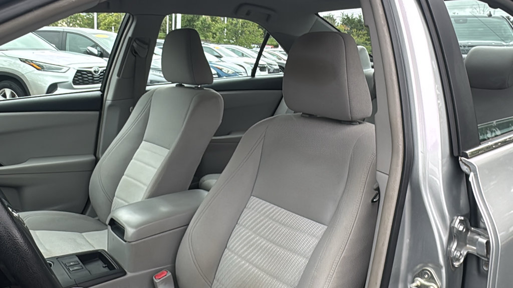 Used 2016 Toyota Camry LE FWD image 13