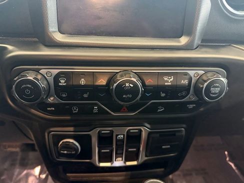 Used 2019 Jeep Wrangler Unlimited Sahara w/ Uconnect 4C Nav & Sound Group image 24
