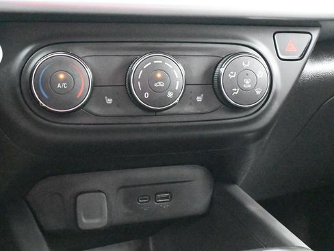 Used 2024 Chevrolet Trax LS w/ LS Convenience Package FWD image 23