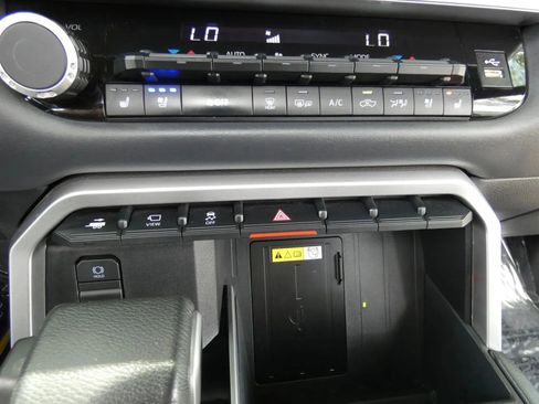 Used 2024 Toyota Tundra Platinum image 49