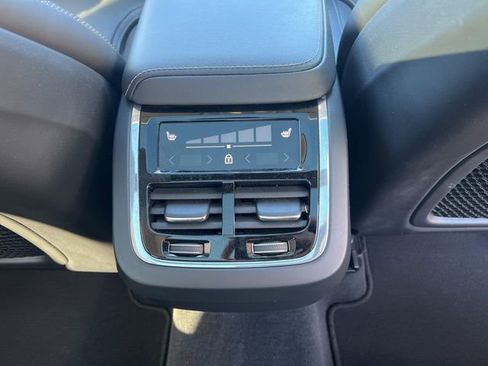 Certified 2023 Volvo XC60 B5 Ultimate w/ Climate Package image 20