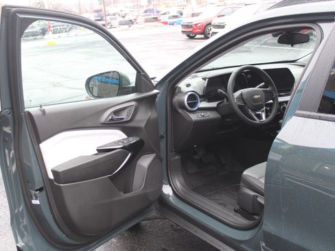 New 2026 Chevrolet Trax LT w/ Driver Confidence Package image 8