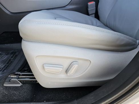 Used 2024 Toyota Highlander LE image 13