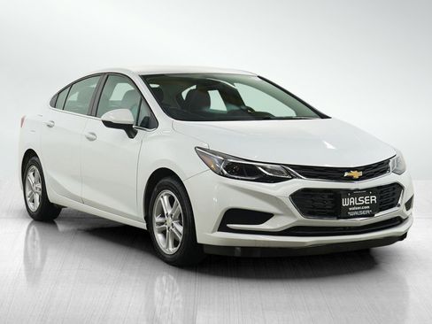 Used 2017 Chevrolet Cruze LT w/ Convenience Package FWD image 7