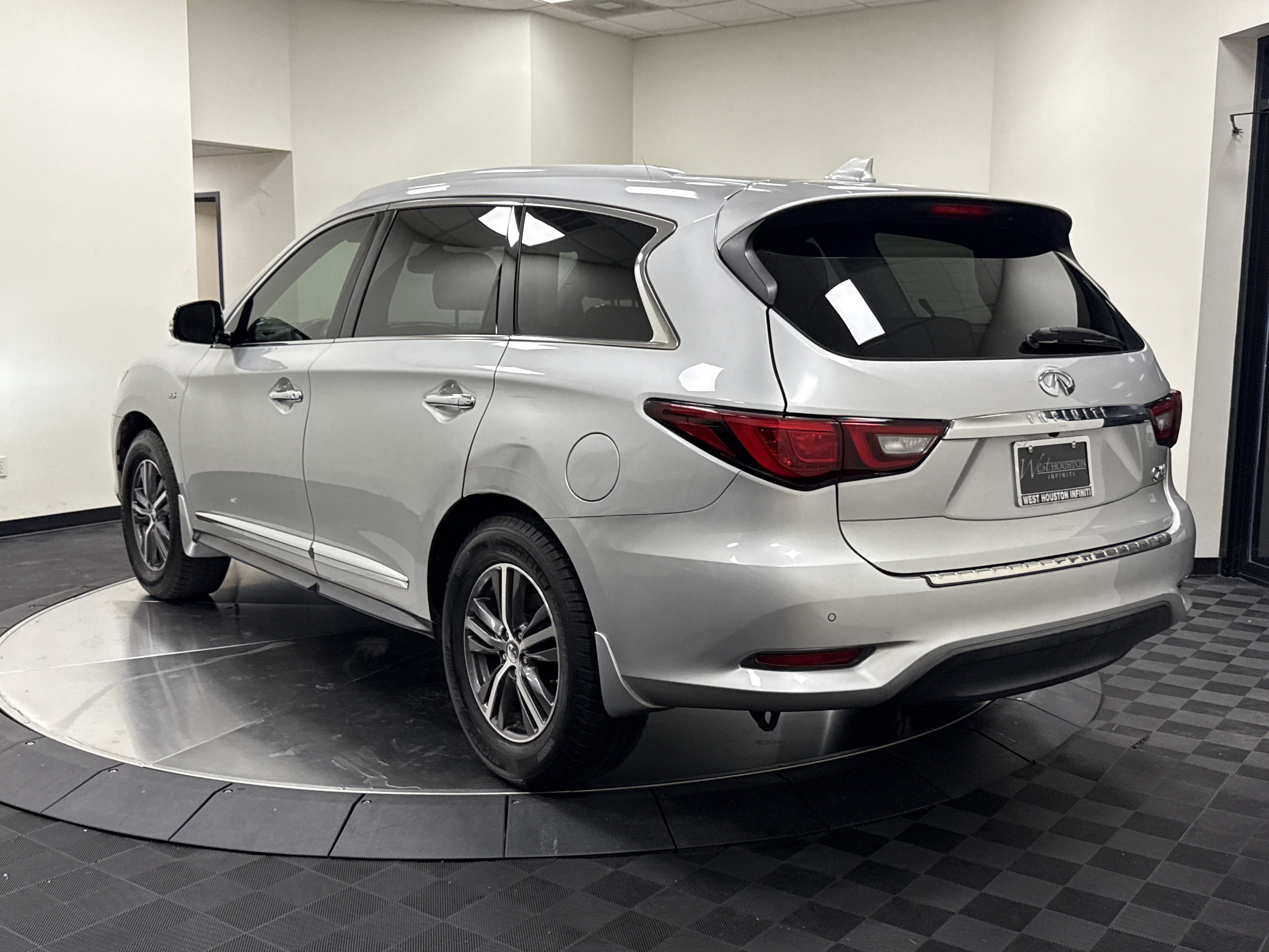 Used 2019 INFINITI QX60 Luxe w/ Essential Package FWD image 5