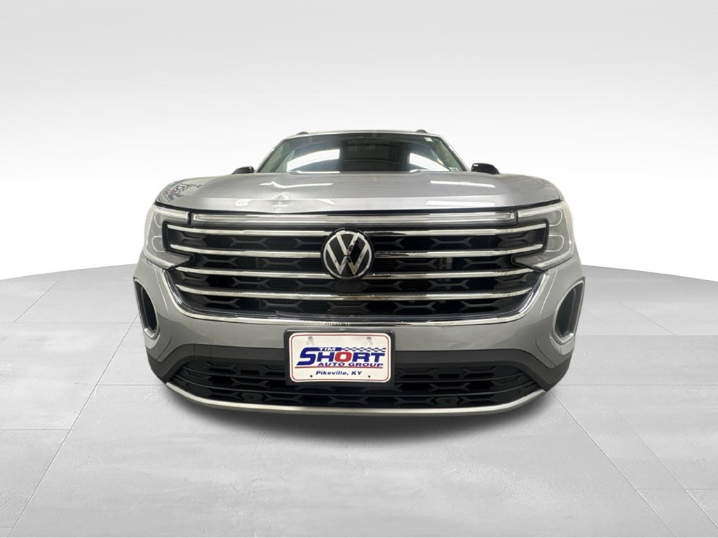 Used 2025 Volkswagen Atlas SE AWD/4WD image 2