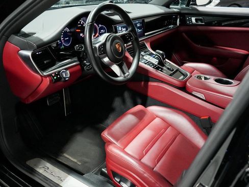 Used 2018 Porsche Panamera 4S image 8