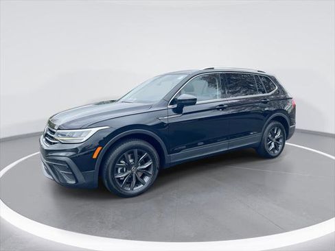 Used 2022 Volkswagen Tiguan SE w/ Panoramic Sunroof Package AWD/4WD image 1
