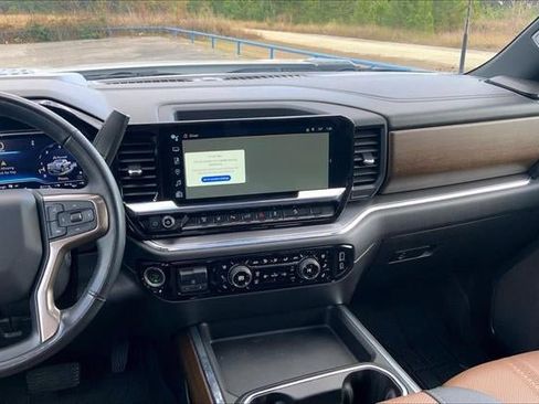 Used 2024 Chevrolet Silverado 2500 High Country w/ High Country Premium Package image 5