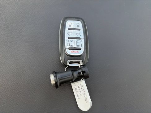Used 2017 Chrysler Pacifica Touring-L w/ Tire & Wheel Group FWD image 38