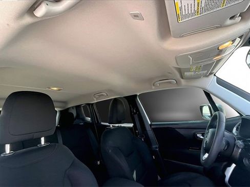 Used 2019 Jeep Renegade Latitude image 16