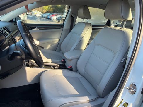 Used 2018 Volkswagen Passat 2.0T SE image 25