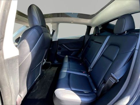 Used 2022 Tesla Model Y Long Range image 21