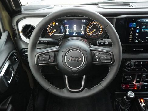 Used 2025 Jeep Wrangler Willys image 18