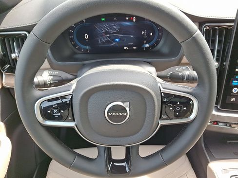 New 2025 Volvo XC90 B6 Core w/ Climate Package image 16