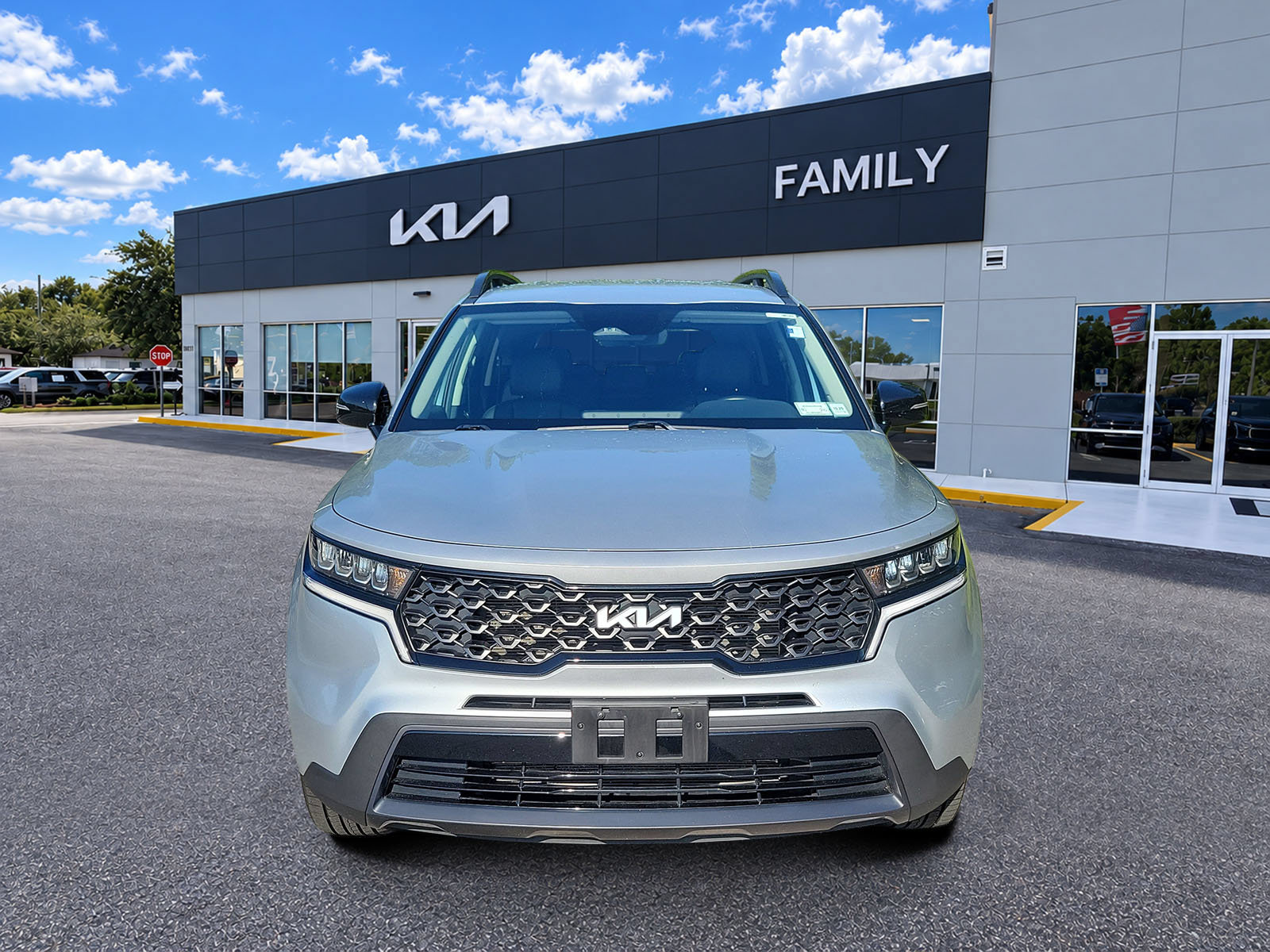 Certified 2022 Kia Sorento S AWD/4WD image 2