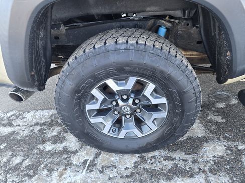 Used 2016 Toyota Tacoma TRD Off-Road w/ Towing Package image 14