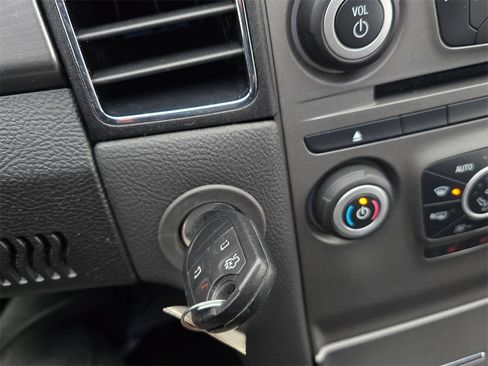 Used 2013 Ford Taurus SEL image 28