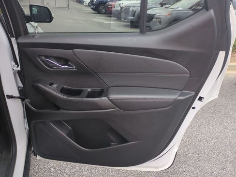 Used 2022 Chevrolet Traverse RS FWD image 35