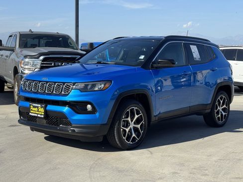 Used 2024 Jeep Compass Limited AWD/4WD image 3