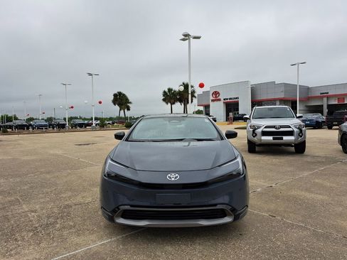 Used 2025 Toyota Prius Limited w/ Limited Premium Package FWD image 2