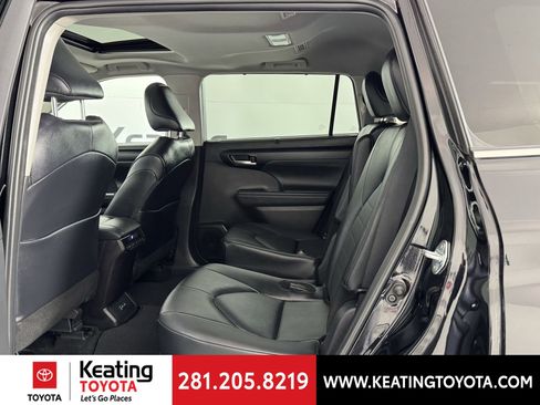 Used 2025 Toyota Highlander XLE image 15