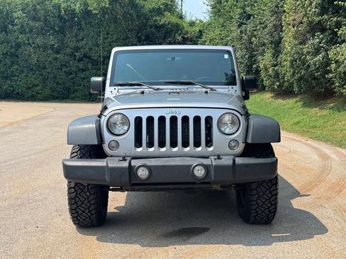 Used 2017 Jeep Wrangler Unlimited Rubicon w/ Connectivity Group AWD/4WD image 3