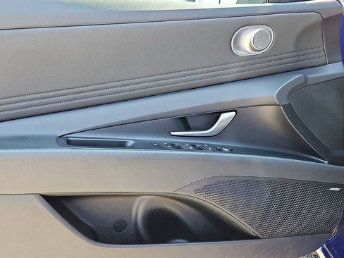 Used 2025 Hyundai Elantra Limited FWD image 11