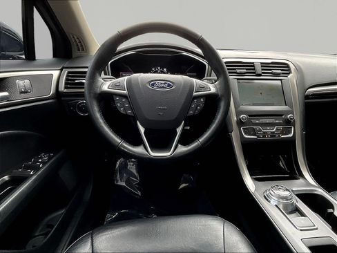 Used 2017 Ford Fusion SE w/ Fusion SE Technology Package FWD image 8
