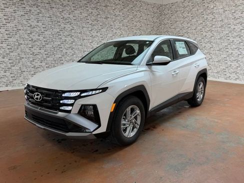 New 2026 Hyundai Tucson SE image 3