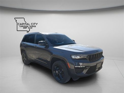 New 2025 Jeep Grand Cherokee Limited w/ Black Appearance Package image 2