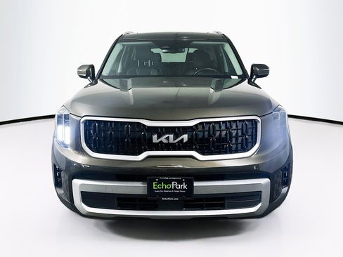 Used 2023 Kia Telluride EX w/ EX Captain's Chair Package FWD image 2