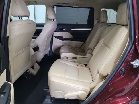 Used 2018 Toyota Highlander XLE w/ Protection Package #3 AWD/4WD image 28