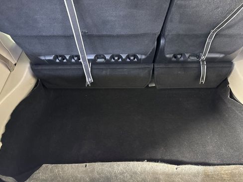 Used 2024 Chrysler Pacifica Touring-L image 13