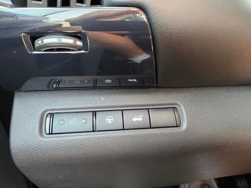Used 2025 Nissan Pathfinder SV AWD/4WD image 34