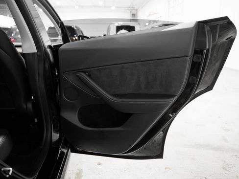 Used 2024 Tesla Model Y Long Range AWD/4WD image 34