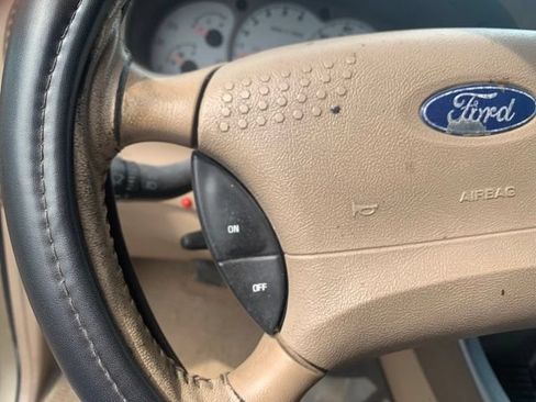 Used 2001 Ford Explorer Sport Trac 4x4 image 13