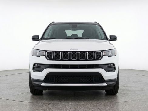 Used 2025 Jeep Compass Limited image 2