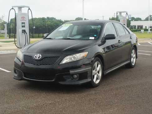 Used 2011 Toyota Camry SE w/ SE Extra-Value Pkg #1 FWD image 14