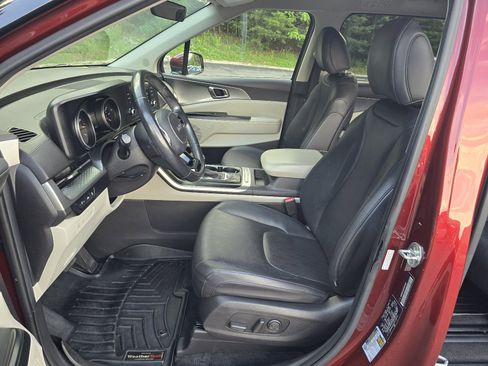 Used 2023 Kia Carnival LX FWD image 12