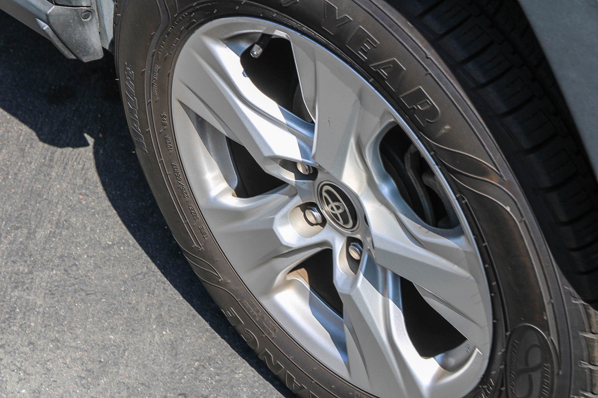 Used 2021 Toyota RAV4 XLE FWD image 11