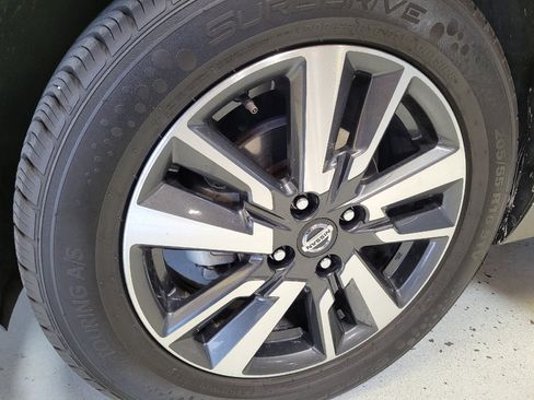 Used 2021 Nissan Versa SV FWD image 31