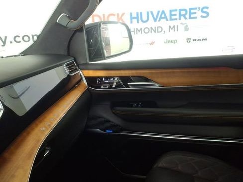 Used 2024 Jeep Grand Wagoneer L Series III w/ HD Trailer Tow Package image 21