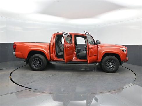 Used 2018 Toyota Tacoma SR5 image 30