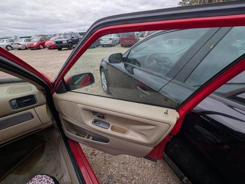 Used 1999 Volvo S70 T5 FWD image 28
