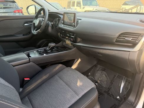 Used 2021 Nissan Rogue SV FWD image 10
