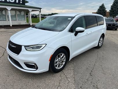 Used 2023 Chrysler Pacifica Touring-L