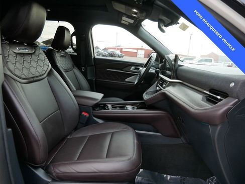Used 2025 Ford Explorer Platinum w/ LUX Leather Package AWD/4WD image 8