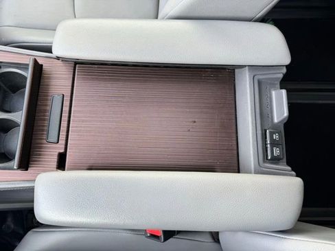 Used 2021 Toyota Sienna XLE image 22